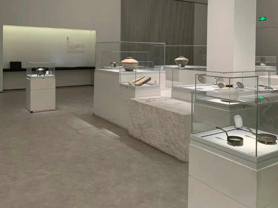 Museum Display Lighting Without Hot Spots or Color Distortion