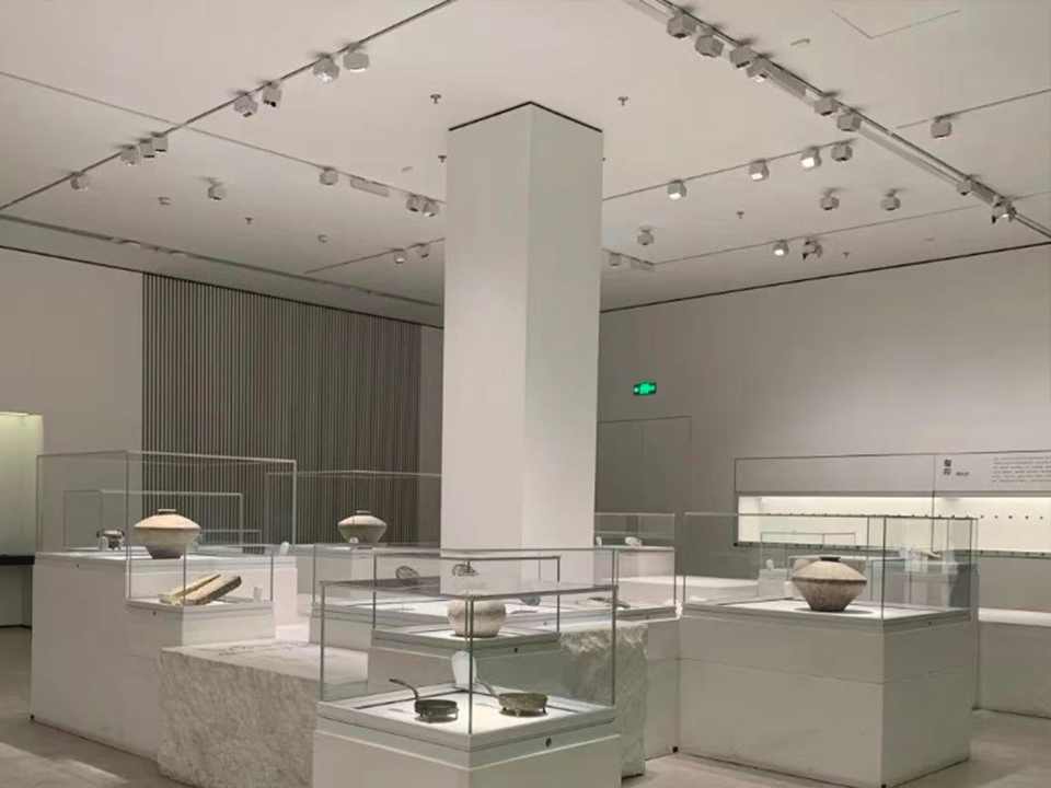 Museum Display Lighting Without Hot Spots or Color Distortion