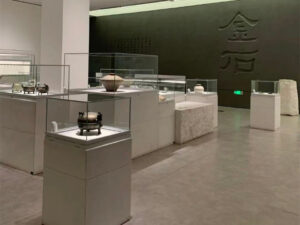 Museum Display Lighting Without Hot Spots or Color Distortion