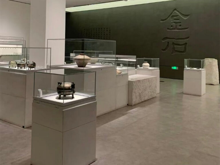 Museum Display Lighting Without Hot Spots or Color Distortion