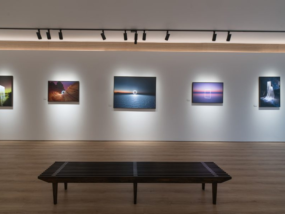 Art Wall Lighting with Track Systems and Better Uniformity Control