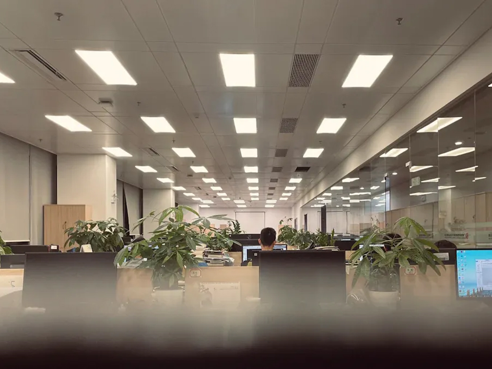 Office LED Retrofits That Reduce Glare and Overlighting Fast